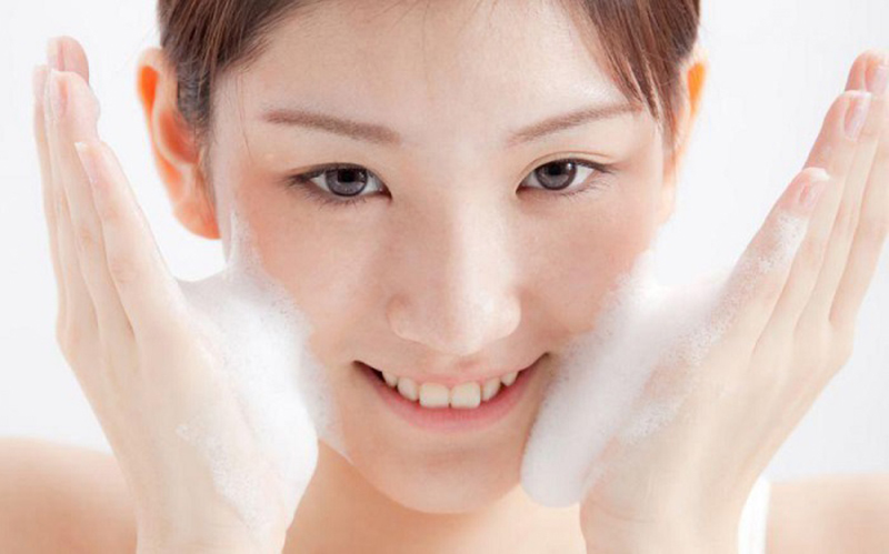 Cách rửa mặt đúng cách: Bí quyết giúp da sạch mụn, trắng sáng và trẻ lâu
