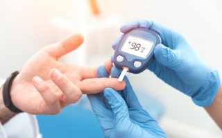 Cách thử tiểu đường tại nhà: Bạn có biết cách đo đường huyết chính xác?