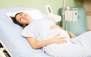 Sản dịch sau sinh: Nguyên nhân, thời gian và cách chăm sóc