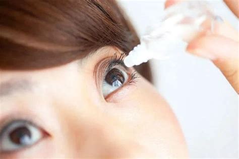 Thuốc nhỏ mắt: Cách chọn và sử dụng an toàn cho mắt cận và viêm kết mạc