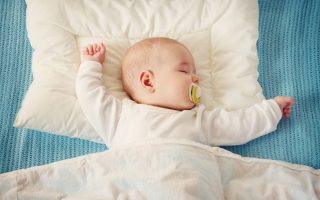 Trẻ sơ sinh ngủ nhiều: Nguyên nhân, ảnh hưởng và cách xử lý